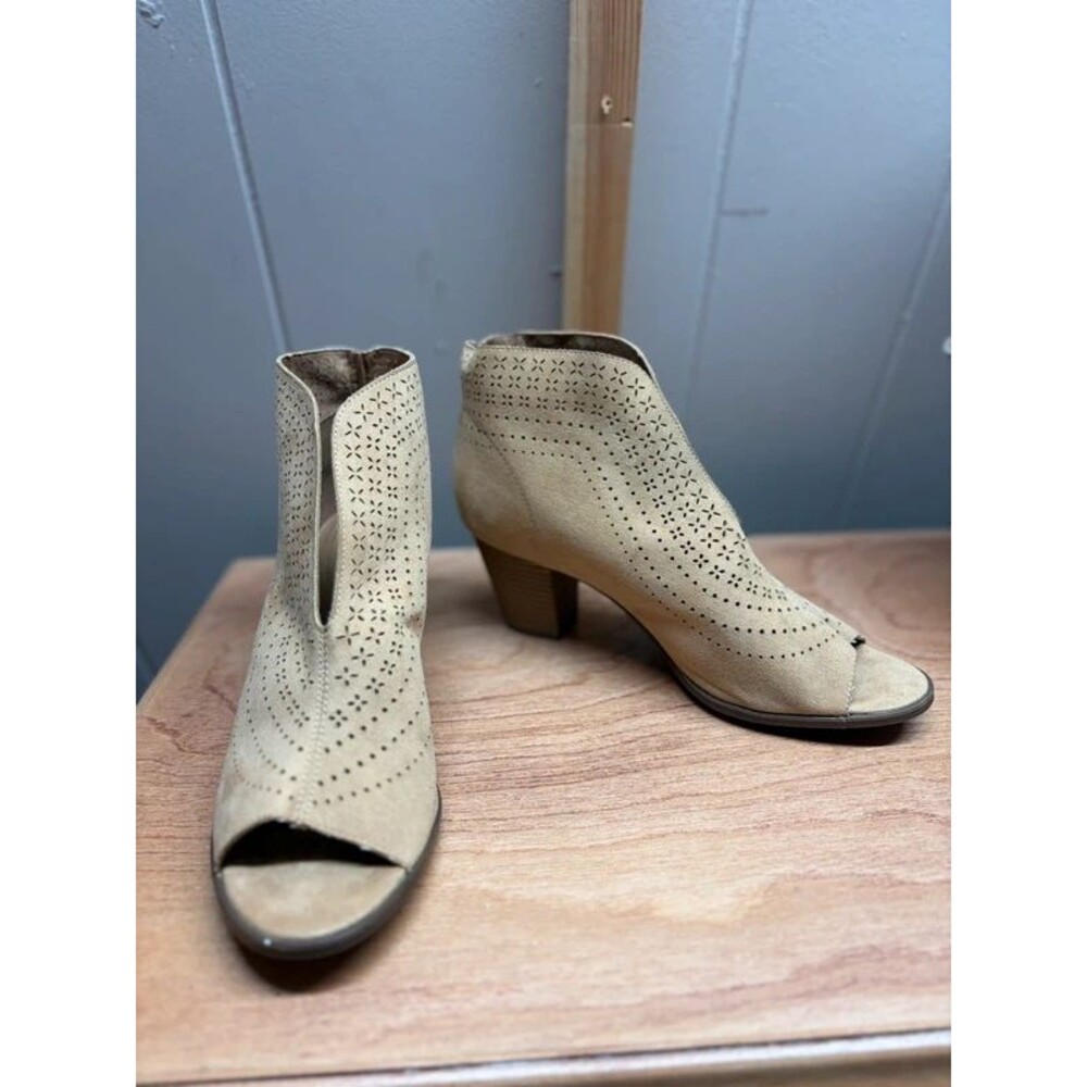 Comfort Est. 1946 Tan Suede Last Cut Heel Boots Size 10 M